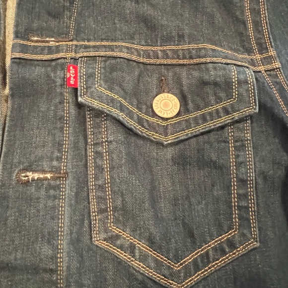 Ladies Levi’s Denim Jacket Size Medium - Picture 3 of 8